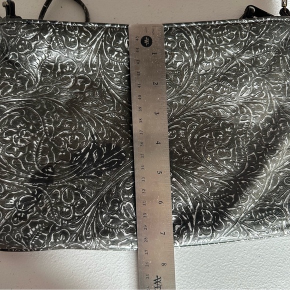 VTG Park Avenue Int Black Embossed Leather Floral Women's Envelope Crossbody Bag - Picture 7 of 9